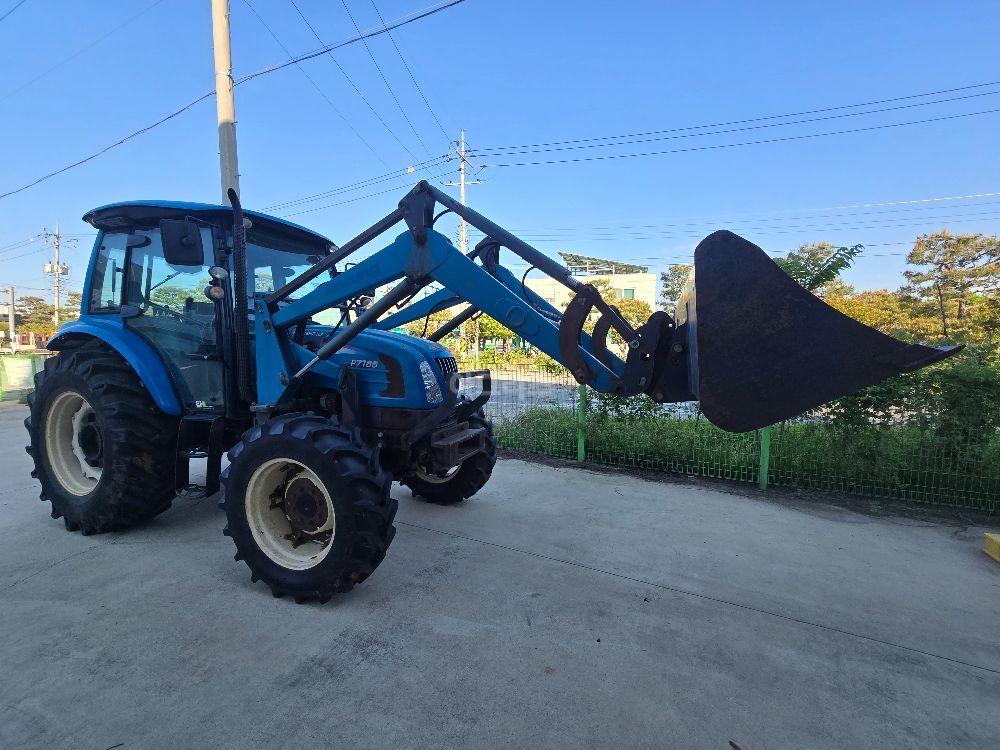 LS Tractor P7185 (88hp)