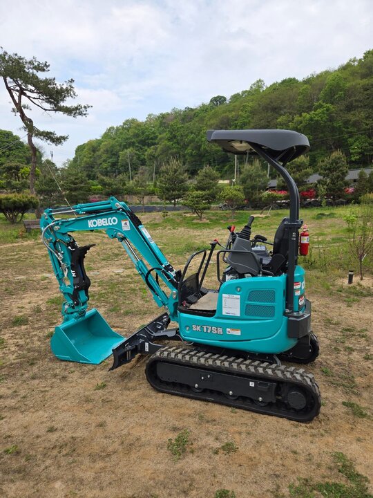 코벨코 굴삭기 SK17SR (1.7톤)