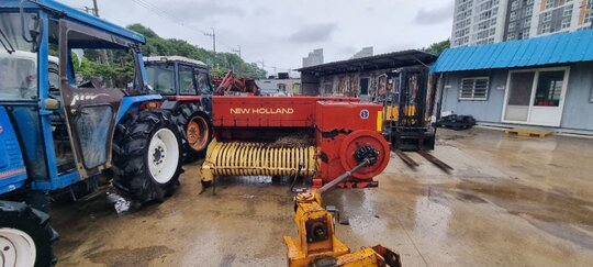 NewHolland Rectangle Baler 565 