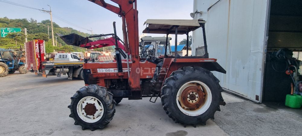 NewHolland Tractor 55-66D (55hp)