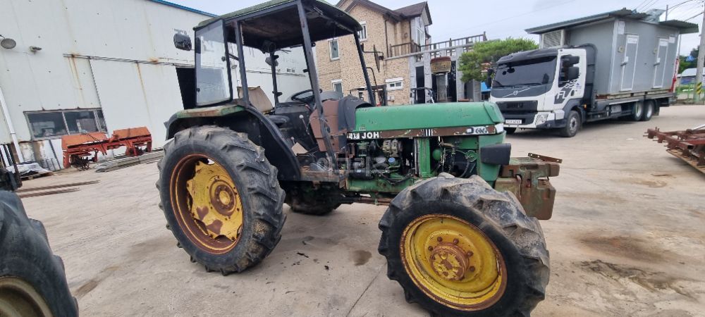 JohnDeere Tractor 1750 (53hp)