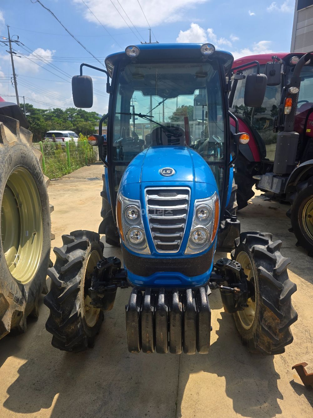 LS Tractor XR4155 (55.7hp)