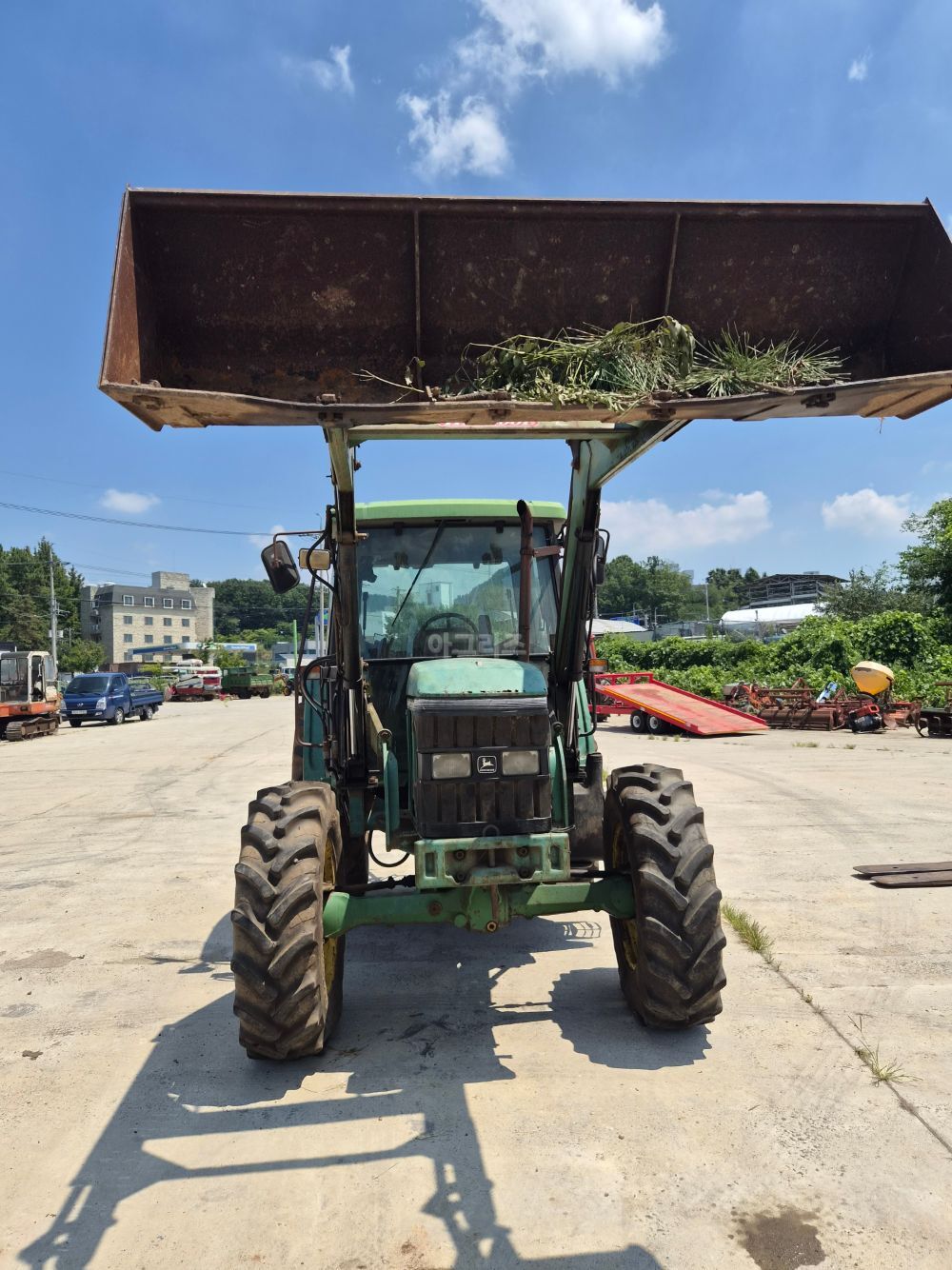 JohnDeere Tractor 6100 (75hp)