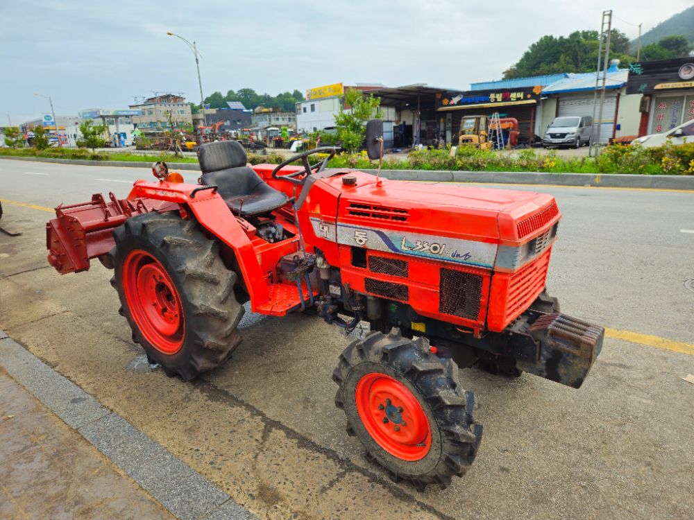 대동 트랙터 L3301 (33마력) 뒤우측면