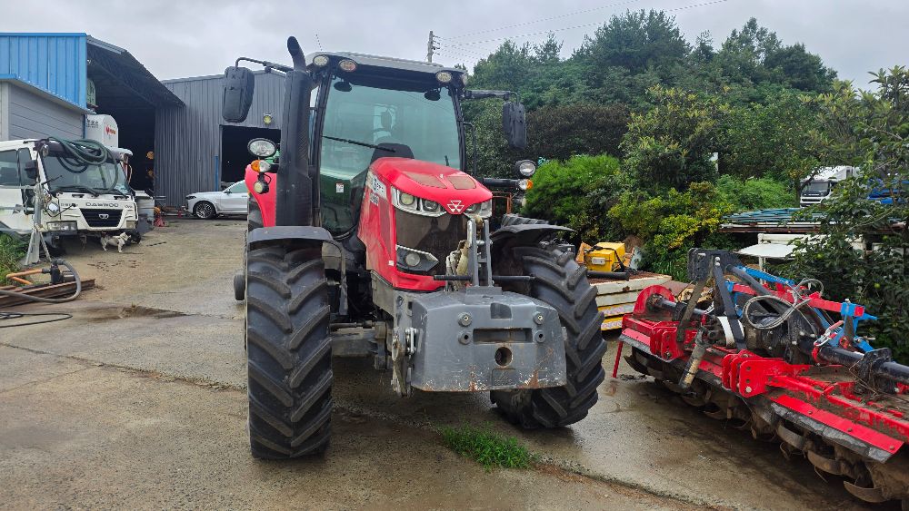 아세아 트랙터 MF6714S (140마력) 뒤우측면