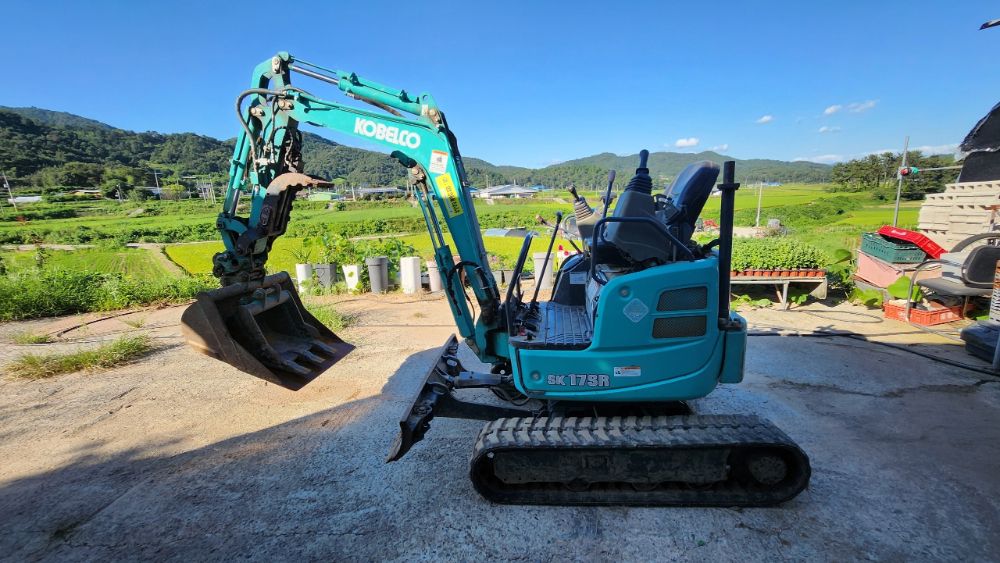  Excavator SK17SR (1.7톤)