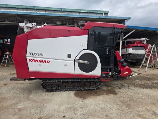 Yanmar Combine Harvester YH7115 (7Rows)