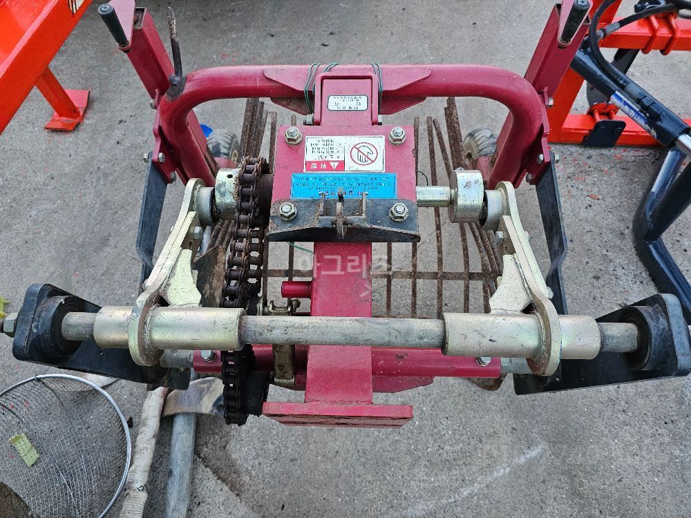  땅속작물수확기 DS-650 