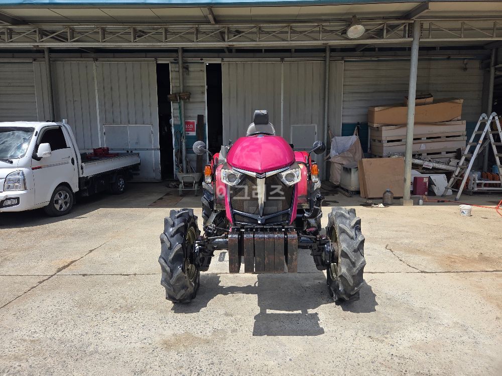 Yanmar Tractor YT357-C (57hp) 뒤우측면