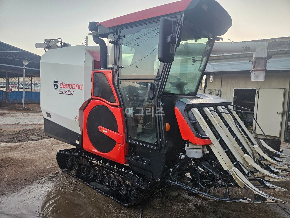 Daedong Combine Harvester DH6135 (6Rows) 뒤우측면