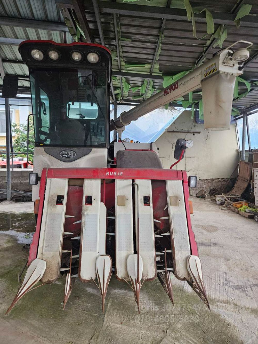 국제 콤바인 KC900 (5조식) 뒤우측면