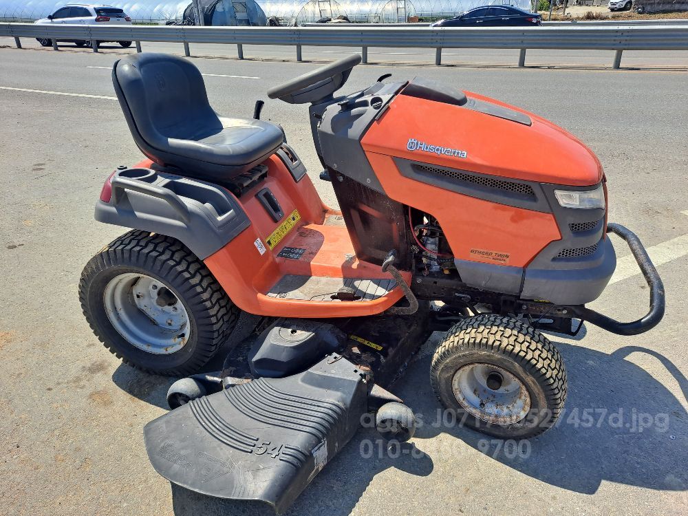 허스커바나 승용잔디제초기 승용잔디제초기 USA 뒤우측면