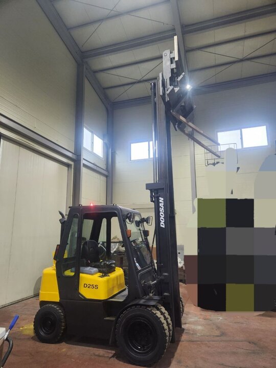 두산2.5톤 지게차 힌지드 (2.5톤)