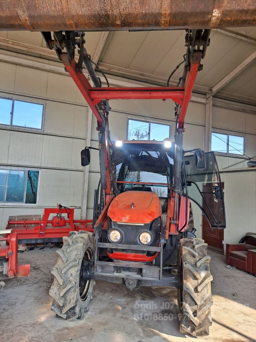 국제 트랙터 9205 (92마력) 뒤우측면