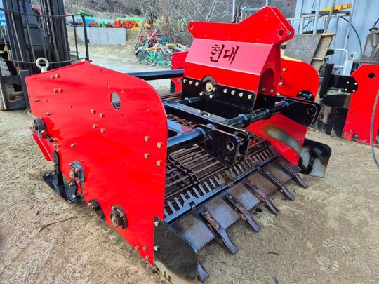 Hyundai 땅속작물 수확기 HD-DSH1400G 