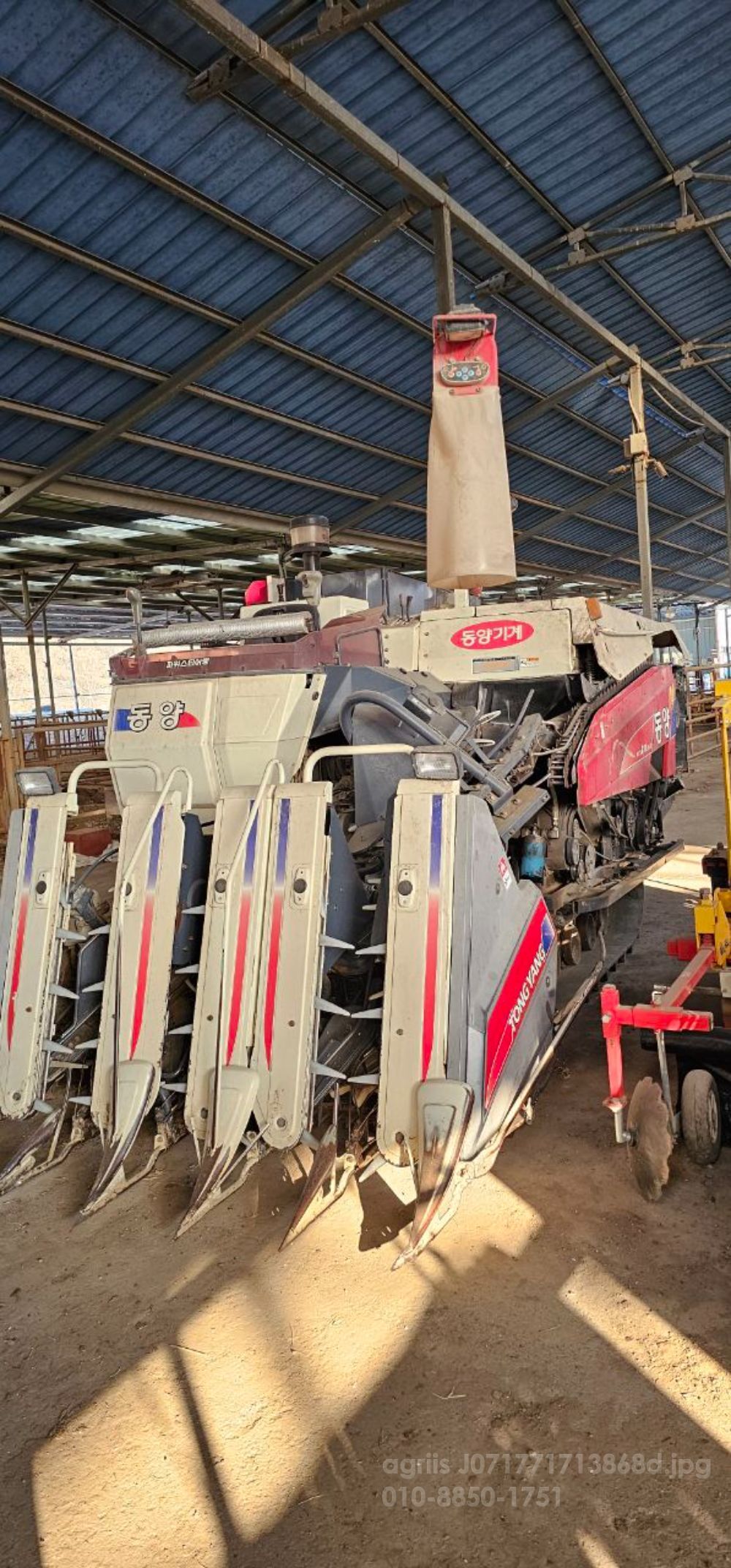 TYM 콤바인 C805G (5조식) 뒤우측면