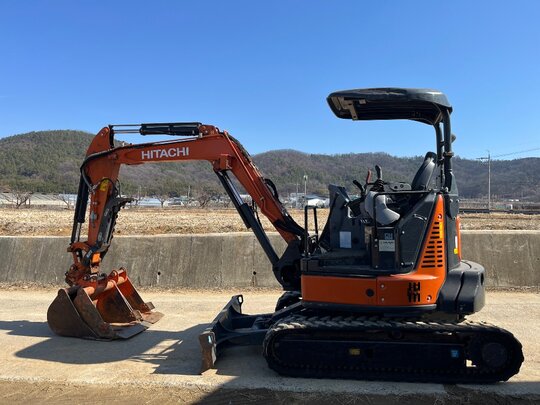 히타치 굴삭기 035 (3.5톤)