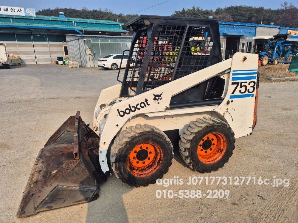  Skid steer loader 753 