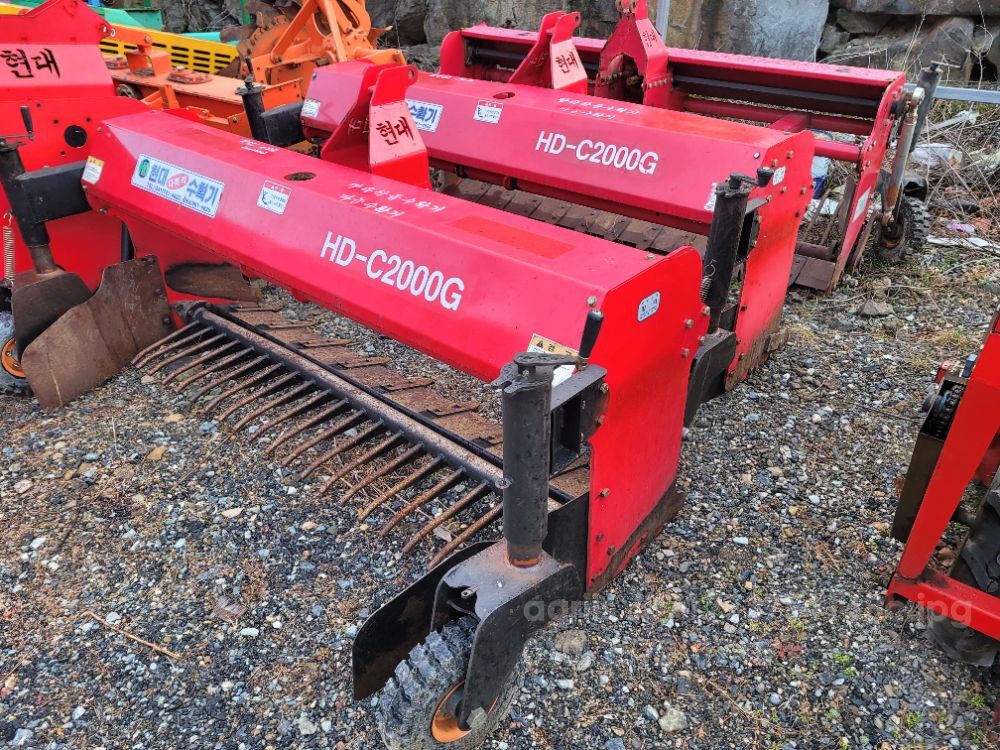 현대 트랙터 다목적 수확기, 감자, 양파, 마늘 수확기 HD-C2000G