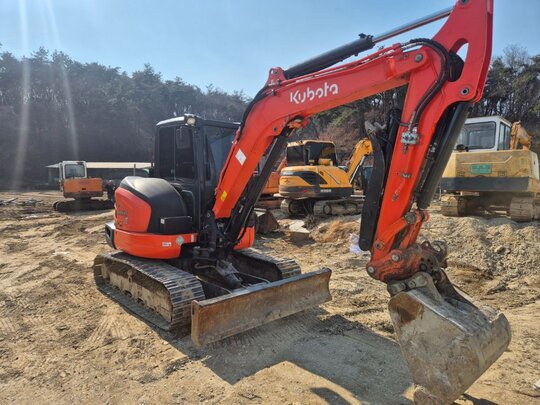 구보다 굴삭기 KX57S (5.7톤)