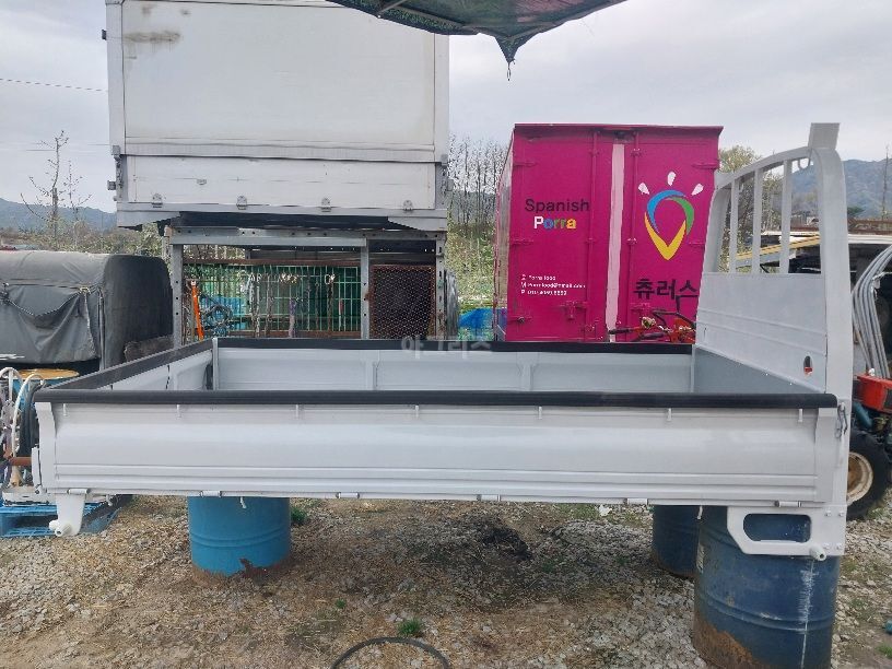 현대 포터2 고리 7개짜리 적 현대 포터2 슈퍼캡 고리7개짜리 적재함입니다  고리7개 수퍼캡