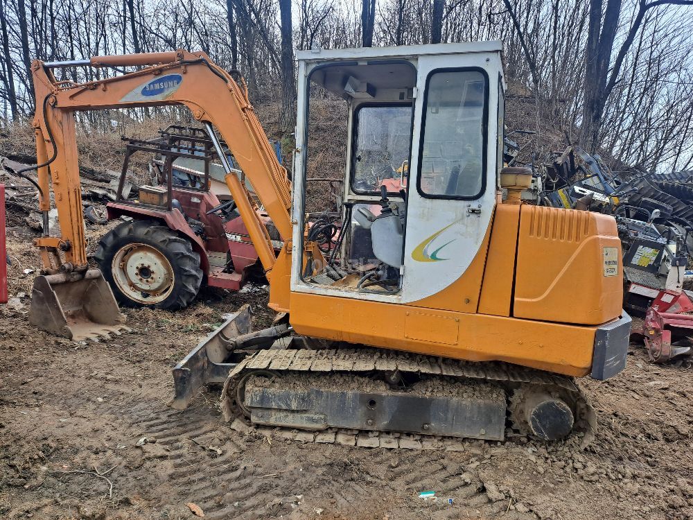 삼성3A 굴삭기 본굴착기와 아세아사각베일러55와대차.교환됨 (5톤)