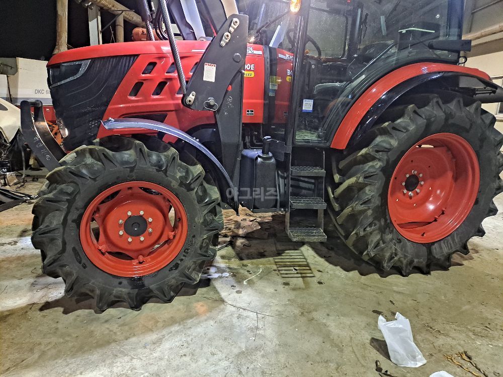 Kukje Tractor LUXEN1100E (111hp) 뒤우측면