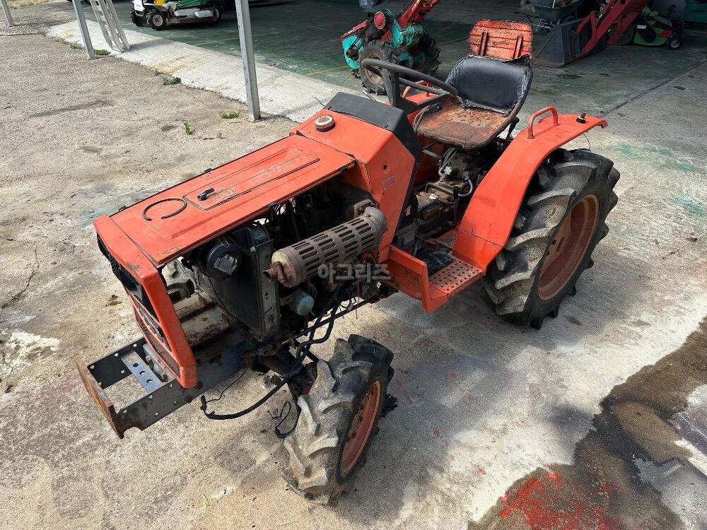 Daedong Tractor L1901 (19hp) 뒤우측면
