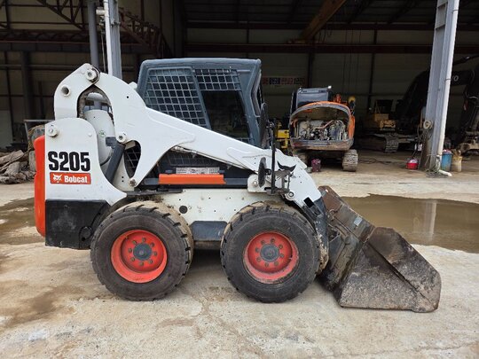  Skid steer loader S205 