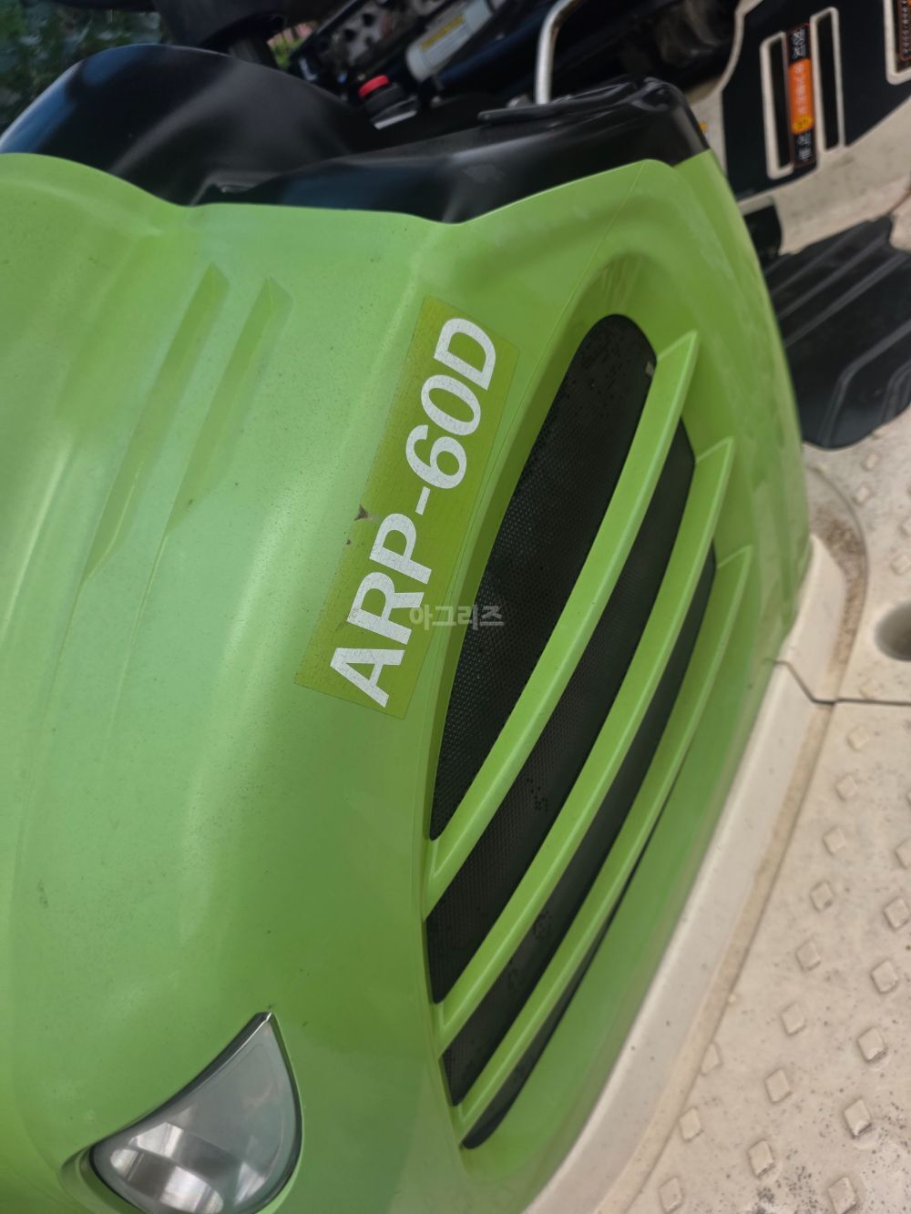 아세아 이앙기 ARP-60D () 뒤우측면