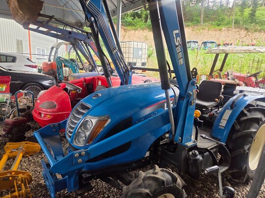LS Tractor XR4150 (50.7hp)