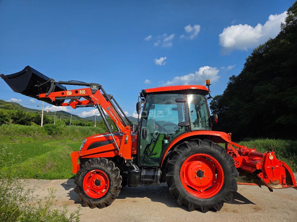 대동 트랙터 NX600 (58마력) 뒤우측면