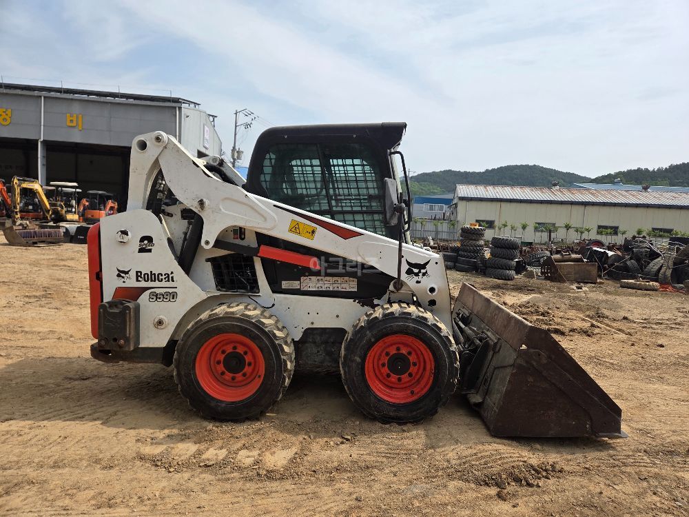 바브캣 스키드로더 S590