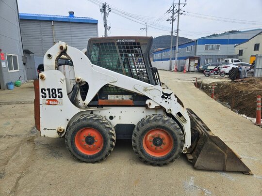 바브캣 스키드로더 S185