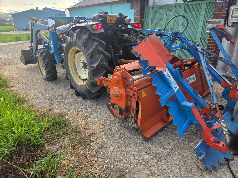 LS Tractor R53 (53hp)