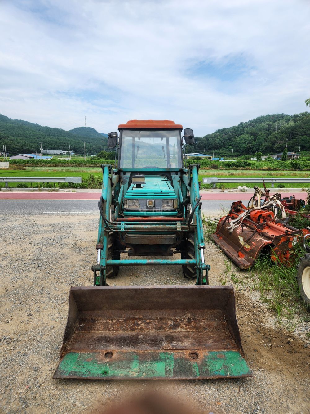 대동 트랙터 L3503-D (35마력) 뒤우측면