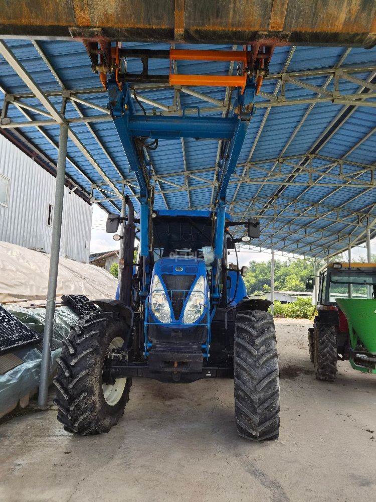 NewHolland Tractor T6070 (135hp)