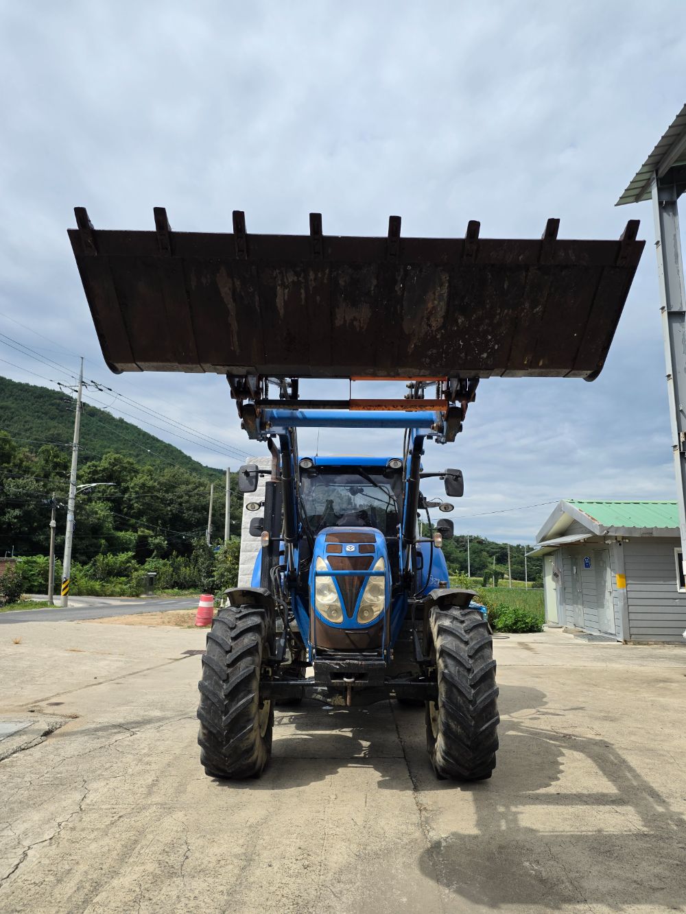 뉴홀랜드 트랙터 T6070 (135마력)