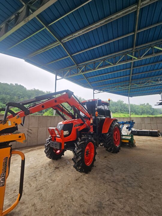 Kubota Tractor MZ957 (100hp)