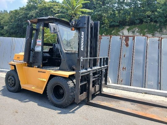  Forklift 대우두산 Ld70입니다 (10톤)