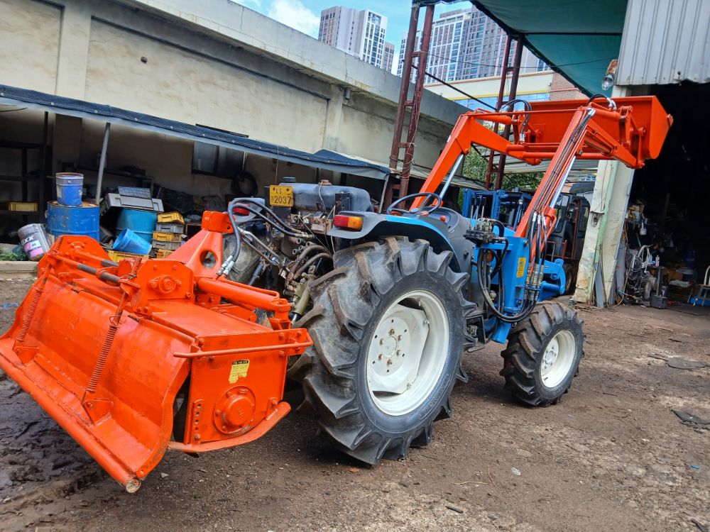 LS Tractor R48 (48hp) 뒤우측면