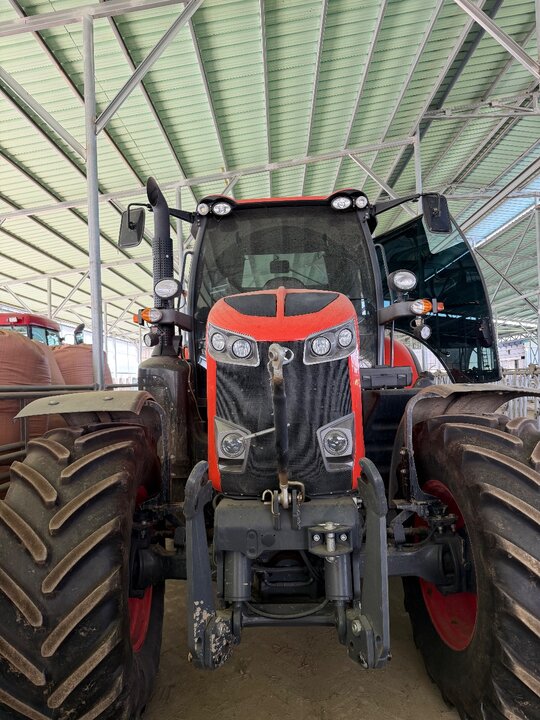 Kubota Tractor M7-151H (170.5hp)