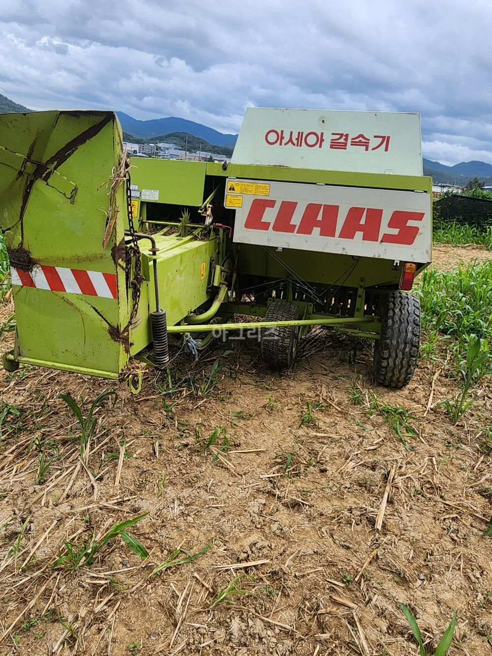 아세아 아세아 CLAAS사각베일러 MK45 뒤우측면