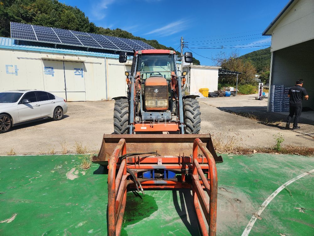 구보다 트랙터 M125 (125마력)