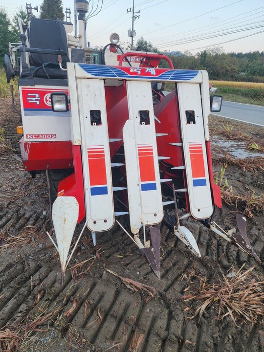 국제 콤바인 KC300S (3조식)