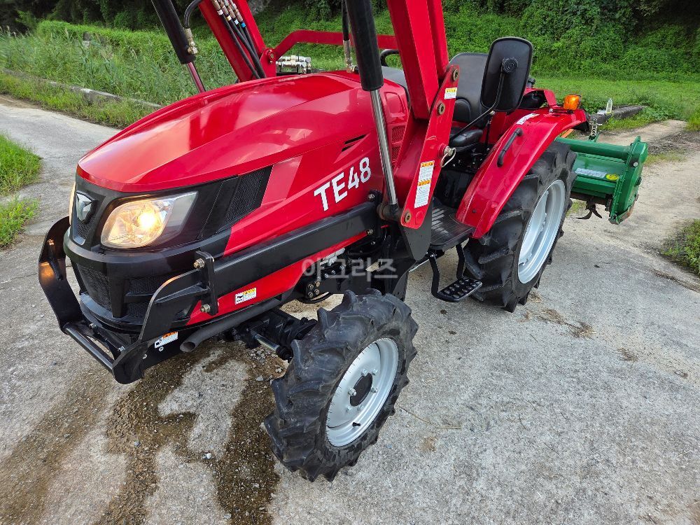 TYM Tractor T48 (48hp) 뒤우측면