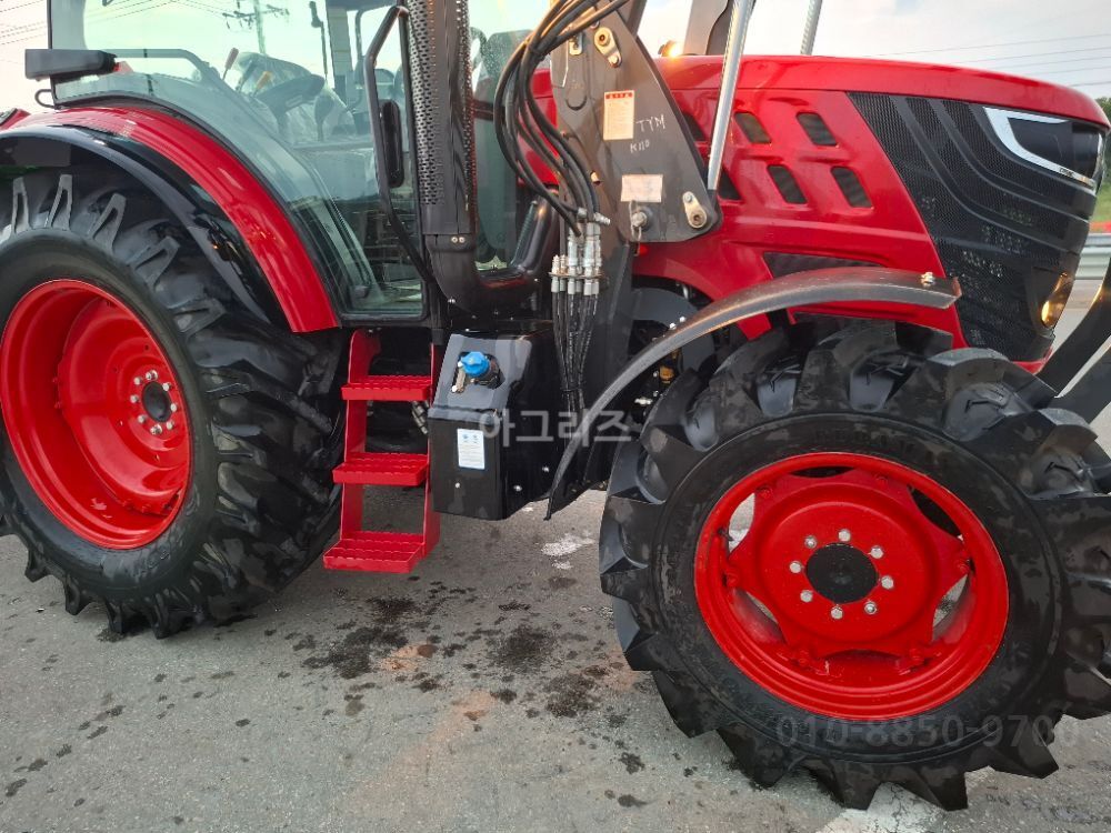 TYM Tractor K110E (111hp)