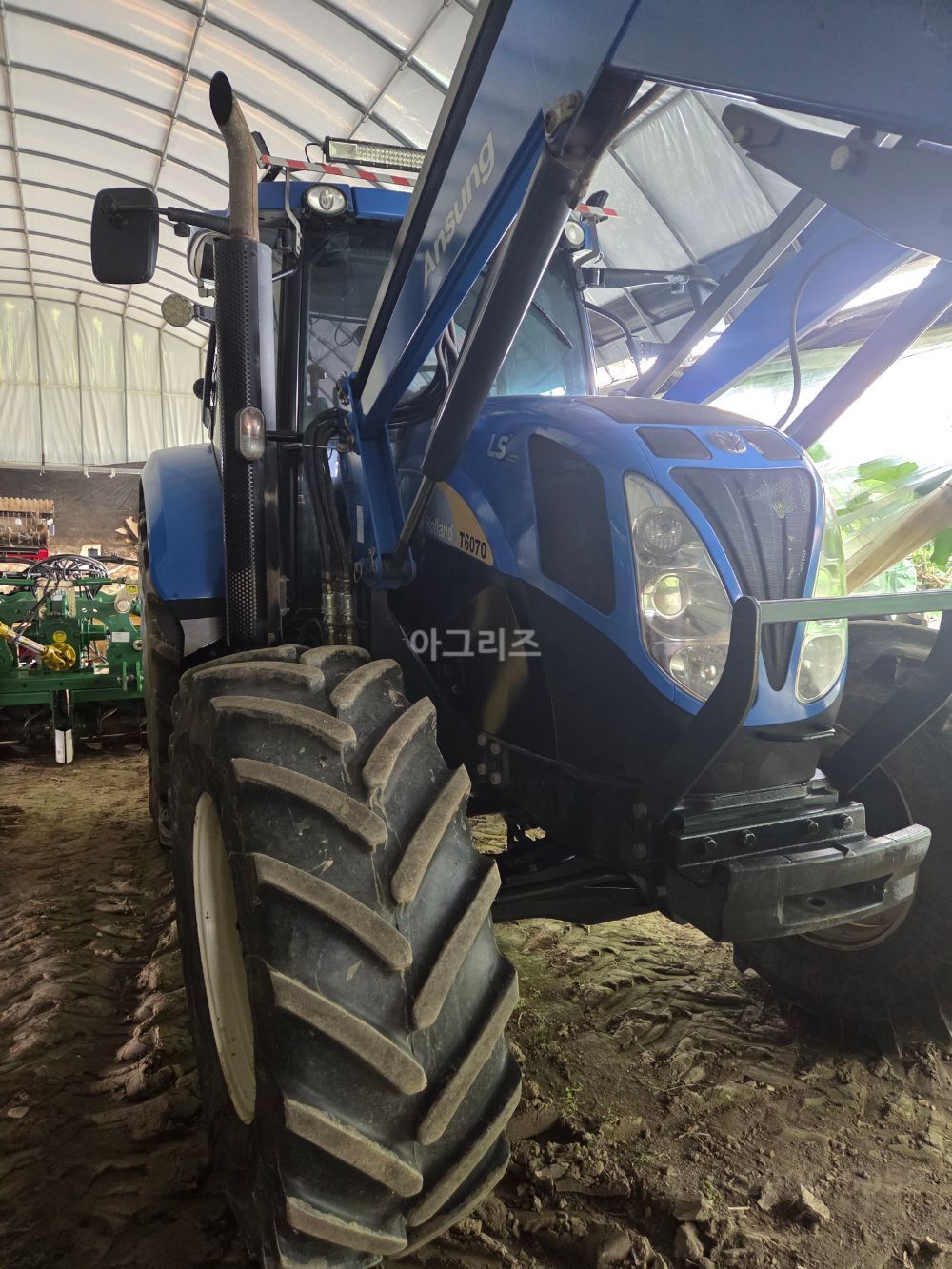 뉴홀랜드 트랙터 T6070 (135마력)