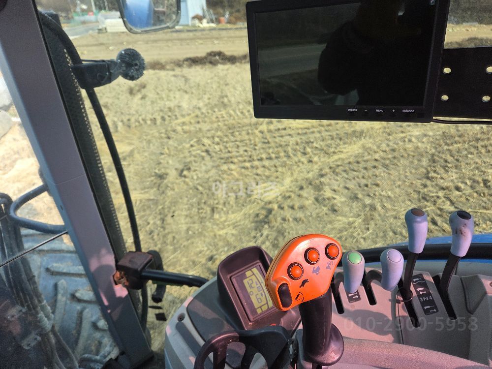 NewHolland Tractor T6070 (135hp) 뒤우측면