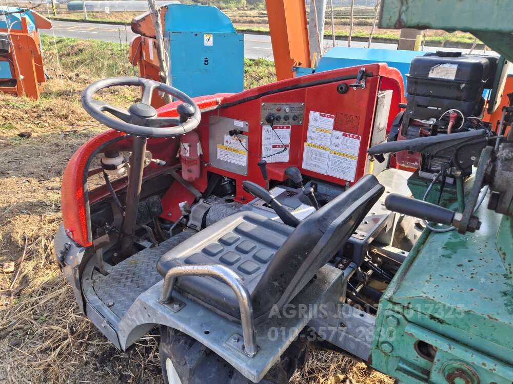  SS기퇴비살포기1000kg SS기퇴비살포기1000kg  뒤우측면